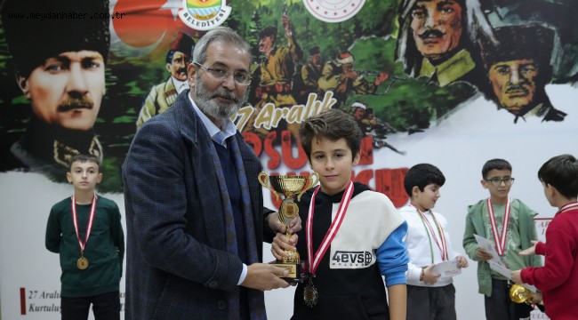 TARSUS'TA 101.YIL SATRANÇ TURNUVASI DÜZENLENDİ