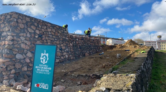 17 Ağustos Bulvarında üstyapı yenileniyor ve otopark yapılıyor