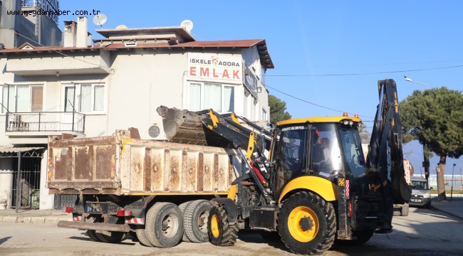 BURHANİYE'DE YOL YAPIMI DEVAM EDİYOR