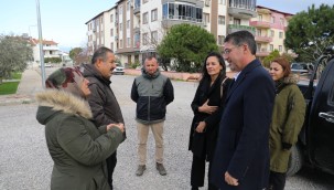 BURHANİYE'NİN PARKLARI YENİLENİYOR