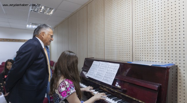 BÜYÜKŞEHİR BELEDİYESİ KONSERVATUVARI'NDA BİRBİRİNDEN GÜZEL KURSLAR VERİLİYOR