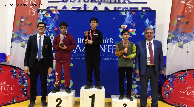 BÜYÜKŞEHİR'İN ATATÜRK'ÜN GAZİANTEP'E GELİŞİNİN 90. YIL DÖNÜMÜ İÇİN DÜZENLEDİĞİ SATRANÇ TURNUVASININ SONUÇLARI BELLİ OLDU