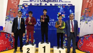 BÜYÜKŞEHİR'İN ATATÜRK'ÜN GAZİANTEP'E GELİŞİNİN 90. YIL DÖNÜMÜ İÇİN DÜZENLEDİĞİ SATRANÇ TURNUVASININ SONUÇLARI BELLİ OLDU