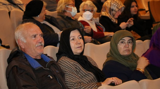 Çınarlarla tiyatro keyfi bir başka