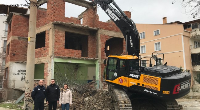 Keşan'da metruk yapı sorunu çözüldü Belediye 305 metruk binayı yıktı