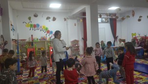 MİNİKLER ENERJİLERİNİ JİMNASTİKLE ATIYOR