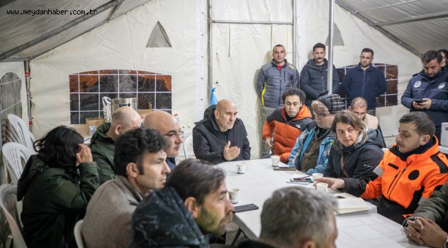 Başkan Soyer Hatay'da koordinasyon merkezine geldi