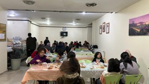 Depremzedeler İzmir Büyükşehir Belediyesi'nin sosyal tesislerine yerleştirildi