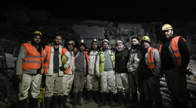 Madenciler enkazlarda "domuz damı" yöntemiyle ilerliyor