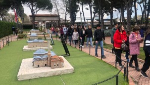 Turgutlu Belediyesinden Spor Okulu Öğrencilerine Karne Hediyesi