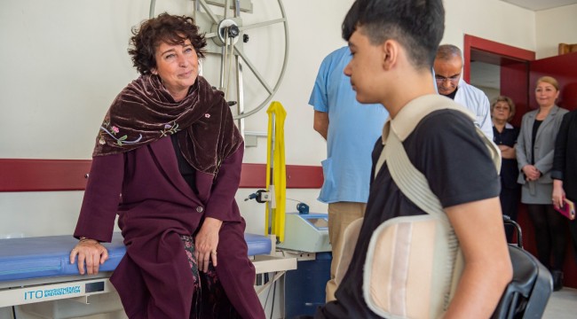 Neptün Soyer, "Mustafa büyük sıkıntılarla İzmir'e geldi ama burada yepyeni bir hayat onu bekliyor. 