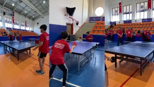 Deprem bölgesinden masa tenisi sporcularının katıldığı "Motivasyon Kampı" Çorum Belediyesi'nin ev sahipliğinde ilimizde yapılıyor.