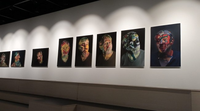 Kültürpark Atlas Pavyonu, Mayıs ayında yaşamını ve sanatsal üretimini Paris'te sürdüren Ressam Onay Akbaş'ın çalışmalarından önemli bir seçkiyi retrospektif bir sunumla sanatseverlerle buluşturuyor.