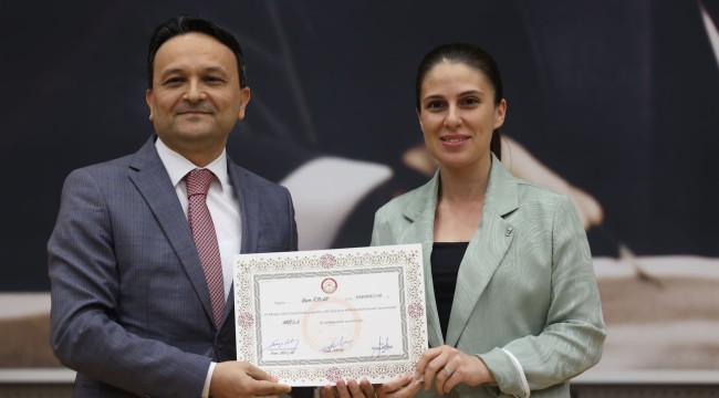 Muğla'nın En Genç Vekili Özcan Mazbatasını Aldı