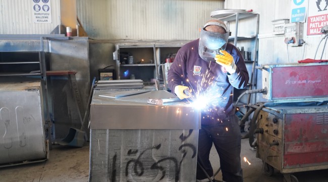 TARSUS BELEDİYESİ, 2500 ADET ÇÖP KONTEYNERİNİ ONARIP YENİDEN KULLANIMA SUNDU