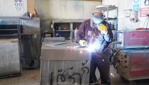 TARSUS BELEDİYESİ, 2500 ADET ÇÖP KONTEYNERİNİ ONARIP YENİDEN KULLANIMA SUNDU