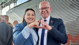 VEKİL SARI: KİMLE YÜRÜYECEKSİNİZ KARAR SİZİN!