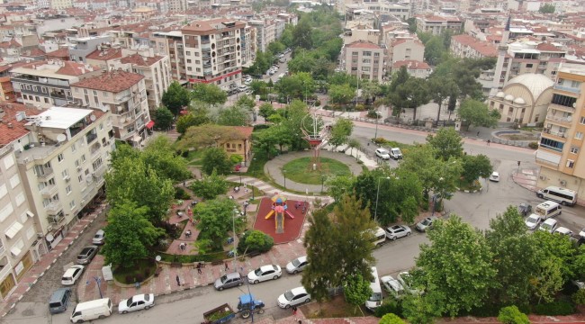 YUNUSEMRE'DEN 11 PARKTA ZEMİN YENİLEME ÇALIŞMASI