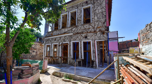 Büyükşehir'den Basmane'ye tarihi dokunuş