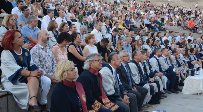 Egeli 362 genç hekim sağlık ordusuna uğurlandı