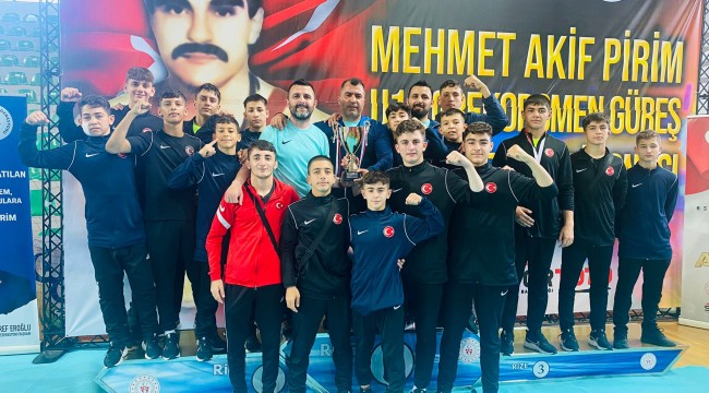 Manisa Güreş Eğitim Merkezi Rize'de Türkiye Şampiyonu oldu