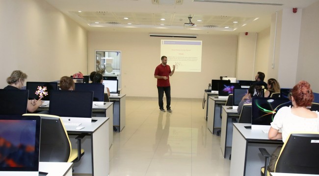 KÜÇÜKÇEKMECE BELEDİYESİ, TEKNOLOJİ MERAKLILARININ YOLUNU AYDINLATMAYA DEVAM EDİYOR