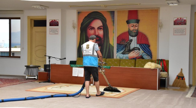 Büyükşehir'den cami ve cemevi temizliği