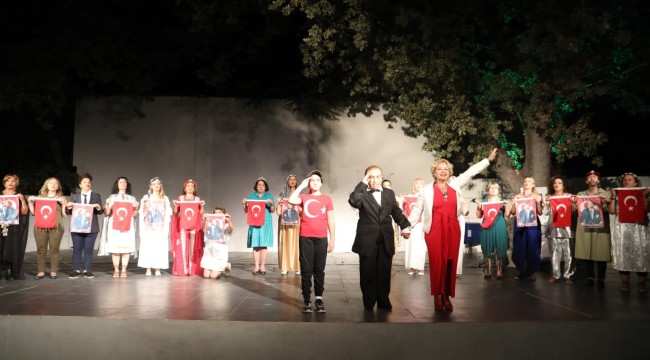 ''ÇANTADAKİ SIR'' ÖREN'DE TİYATROSEVERLERLE BULUŞTU.