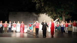 ''ÇANTADAKİ SIR'' ÖREN'DE TİYATROSEVERLERLE BULUŞTU.