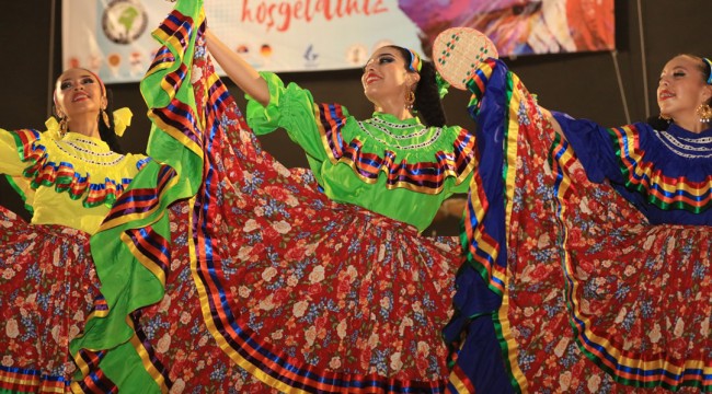 Halk Dansları Güzelbahçe'de Buluştu