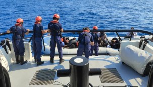 İzmir açıklarında 29 düzensiz göçmen kurtarıldı, 42 düzensiz göçmen yakalandı