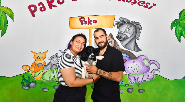 İzmirli gençler Hatay'dan gelen depremzede köpeği sahiplendi