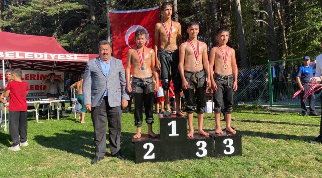 Yedi Madalya Çankırılı Güreşçilerin