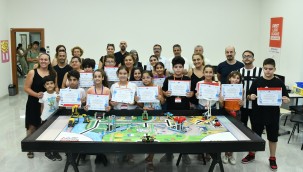 Yenişehir Belediyesinin robotik kodlama eğitimleri aileleri de çocukları da mutlu etti