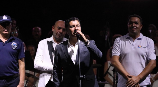 ANTİ TİYATRODAN BARIŞ EZGİLERİ YÜKSELDİ