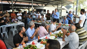 Başkan Özyiğit, "Halkımıza hizmet etmenin onuruyla alnımız açık, sokaktayız"
