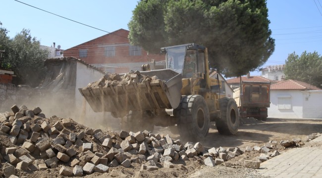 BURHANİYE BELEDİYESİ, 7 AYRI NOKTADA EŞ ZAMANLI YAPILAN YOL ÇALIŞMALARINA DEVAM EDİYOR!