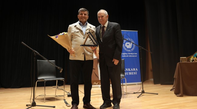 CEYHUN ATUF KANSU ÖDÜLÜ ÖZÜAYDIN'A VERİLDİ