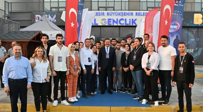 Cumhuriyet çocukları, Balıkesir DGM'de Dijital Gençlik Kampı'na katıldı
