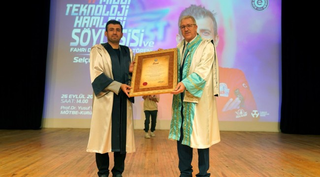 Ege Üniversitesinden Selçuk Bayraktar'a "Fahri Doktora" unvanı