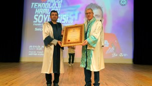 Ege Üniversitesinden Selçuk Bayraktar'a "Fahri Doktora" unvanı