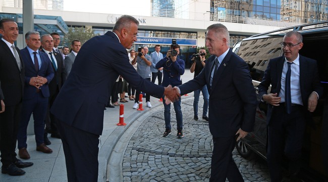 İSTANBUL VALİSİ DAVUT GÜL, ATAŞEHİR BELEDİYESİ'Nİ ZİYARET ETTİ