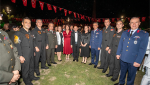 İzmir'de kurtuluş kutlamaları resepsiyonla başladı