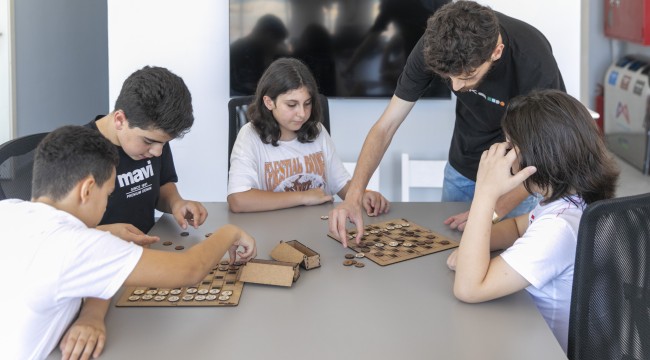 KADIN VE ÇOCUK BİLİM, TEKNOLOJİ ATÖLYESİ MEZİTLİ'DE DE AÇILDI GELECEĞİN BİLİM İNSANLARI BU ATÖLYEDE YETİŞECEK