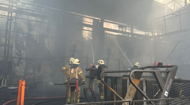Kartal Belediyesi Ekipleri Ataşehir'de Çıkan Yangının Söndürülmesine Destek Verdi
