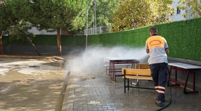 Kartal Belediyesi'nden Okullarda Kapsamlı Temizlik Çalışması