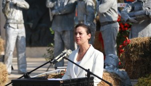 KURTULUŞ GÜNÜNDE FİLİZ BAŞKAN'DAN DİKKAT ÇEKEN KONUŞMA