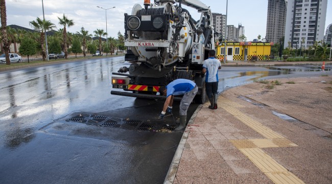 MESKİ YAĞMURSUYU TİMLERİ ŞİDDETLİ YAĞIŞTA TEYAKKUZA GEÇTİ