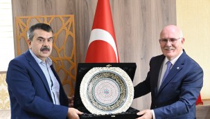 Milli Eğitim Bakanı Tekin, Rektör Savaş'ı Ziyaret Etti