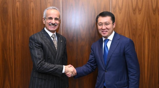 BAKAN URALOĞLU, KAZAKİSTAN ULAŞTIRMA BAKANI MARAT KARABAYEV İLE GÖRÜŞTÜ